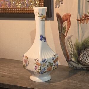 Aynsley Vase Fine English Bone China 'Cottage Garden' Pattern 7" Square Fluted